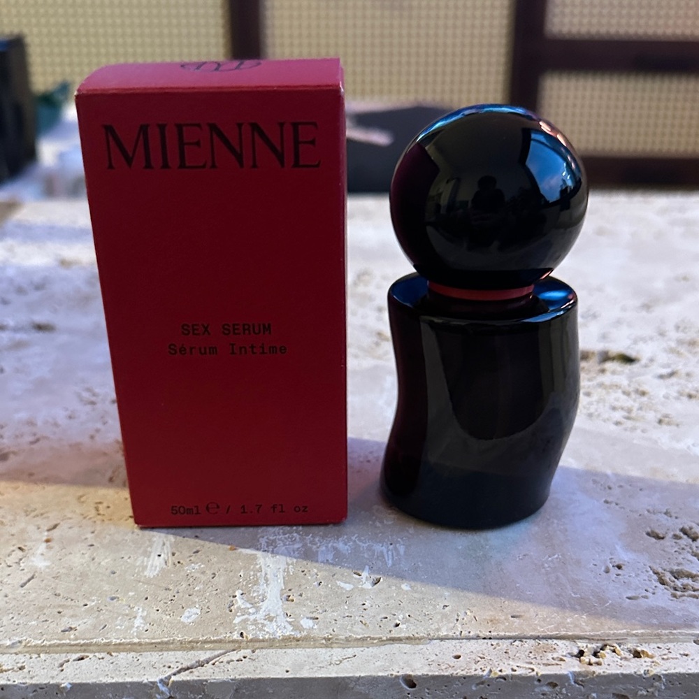 La Mienne Black and Red Serum